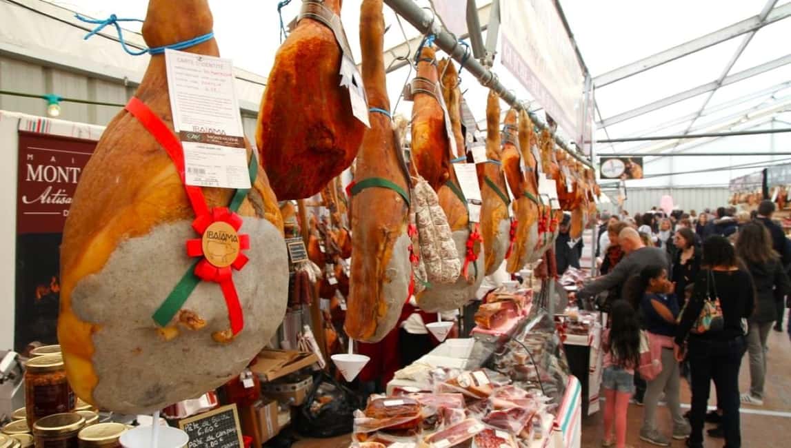 Biarritz: Culture and Food Walking Guided Tour - Chocolate with an artisan: what to look for and what to buy