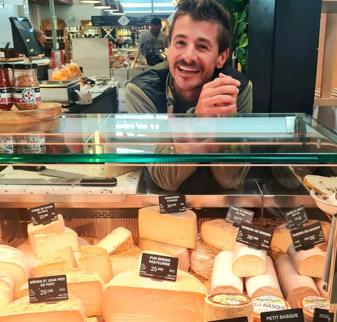 Biarritz: Culture and Food Walking Guided Tour - Languages and group setup: built for mixed travel styles