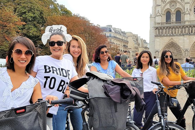 Bike Paris treasures with a live guide - Families & Friends - Place de la Concorde and Conciergerie: when Paris history turns dark