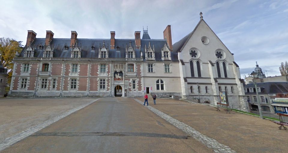 Blois: Private Tour of Blois Castle with Entry Tickets - Four architectural styles, one royal residence