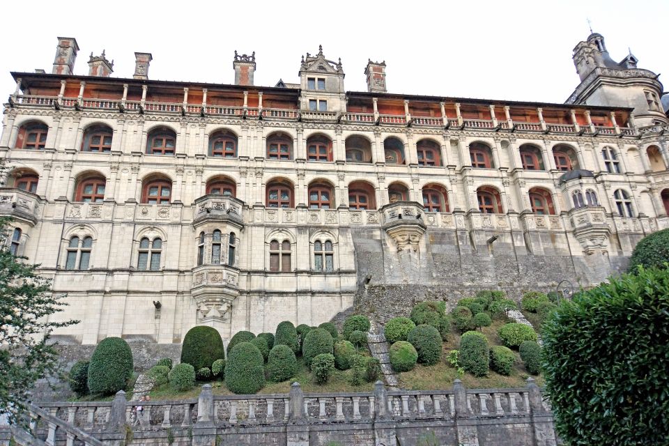 Blois: Private Tour of Blois Castle with Entry Tickets - What $276 per person really buys