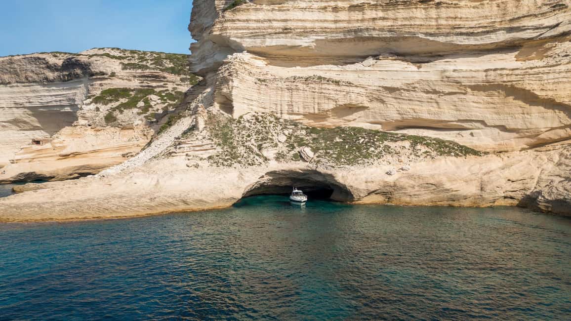 Bonifacio: Sunset Aperitif Dining Boat Tour - Old Town, caves, and cliff views: the storytelling part of the night
