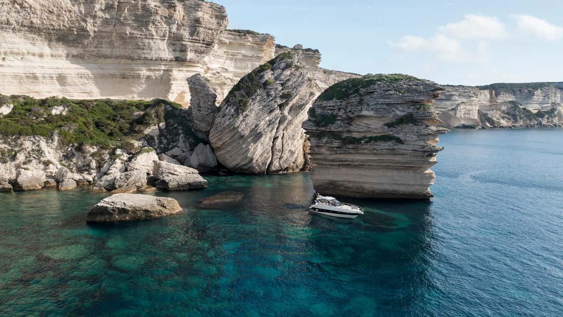 Bonifacio: Sunset Aperitif Dining Boat Tour - Jean’s ukulele and the warm onboard vibe