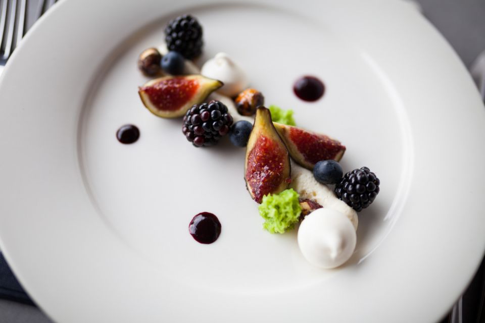 Bordeaux: 2-Hour River Dinner Cruise - Your 3-course dinner on board: what the meal feels like