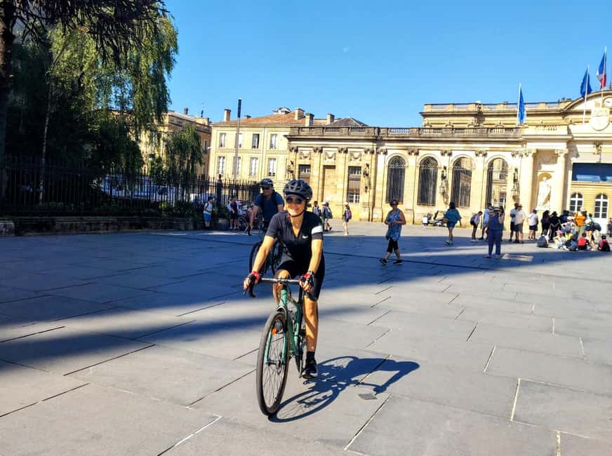 Bordeaux by Gravel Bike : Historic center & vineyards - Crossing Pont de Pierre toward Entre-Deux-Mers