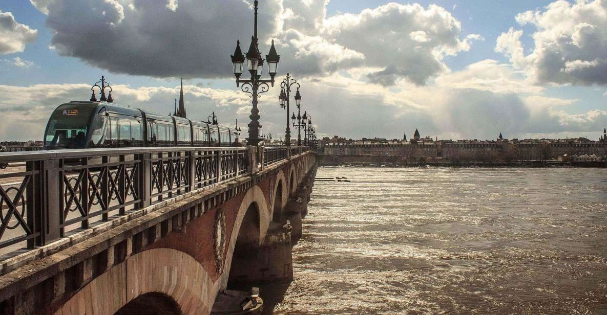 Bordeaux: Exclusive Private Guided Walking Tour - Price and pacing: what $217 per person buys you in 2 hours