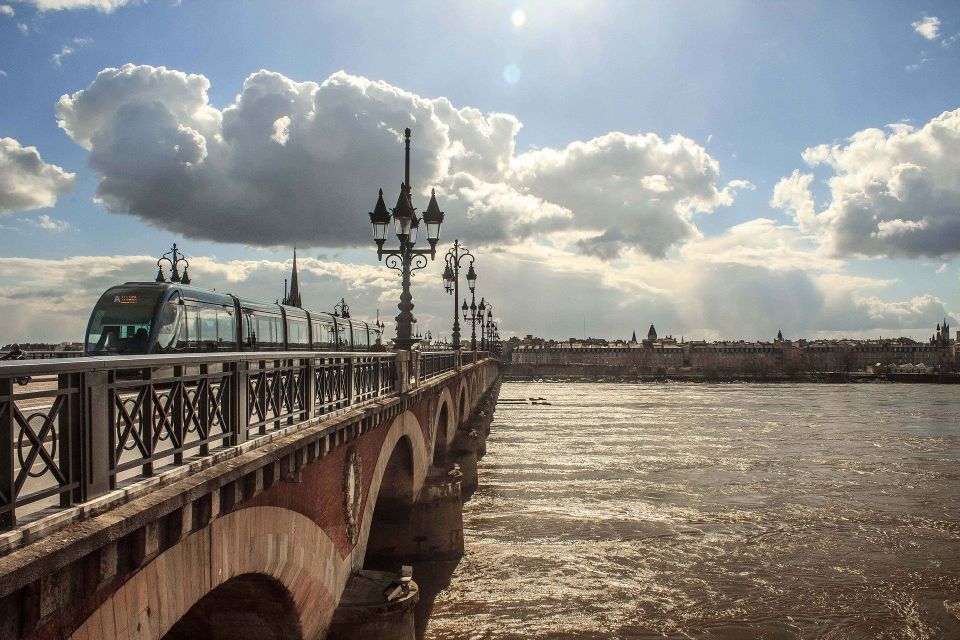 Bordeaux: Exclusive Private Guided Walking Tour - Practical tips to get the most from this walking format