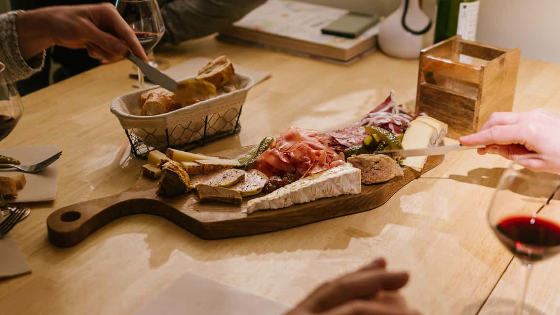 Bordeaux : Food and Wine Tour - Authentic Artisanal Flavors - Practical details that affect your day
