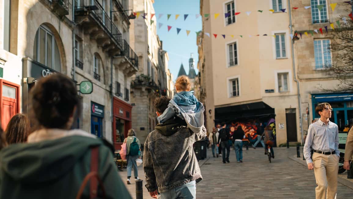 Bordeaux : Food and Wine Tour - Authentic Artisanal Flavors - Finishing at Place de la Bourse