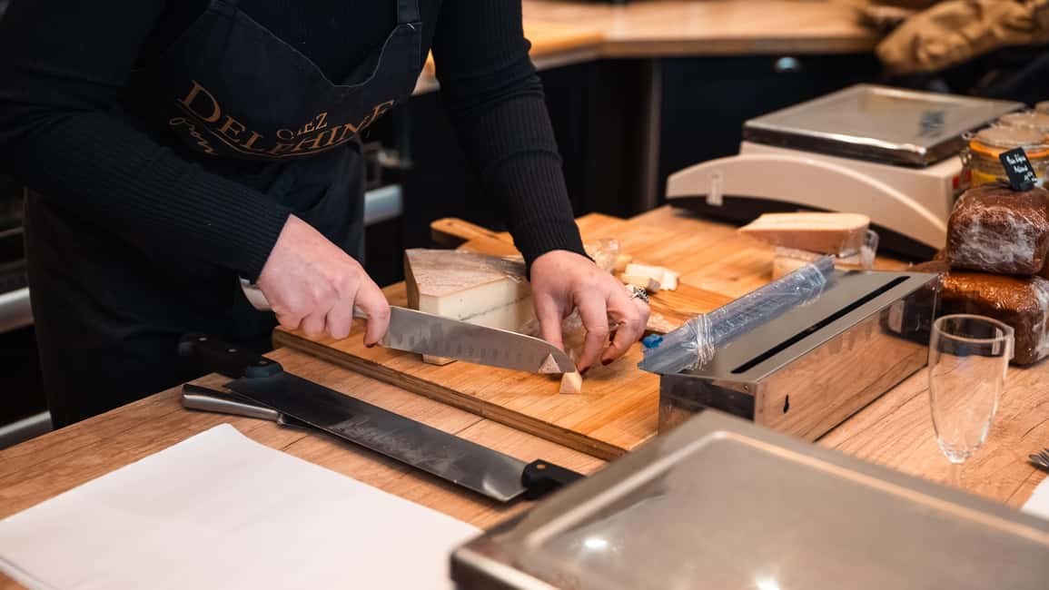 Bordeaux : Food and Wine Tour - Authentic Artisanal Flavors - Who will enjoy this Bordeaux food walk?
