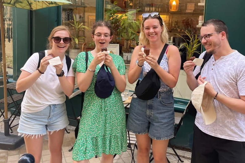 Bordeaux: Foodie Tour - The walk through central Bordeaux: food plus instant city orientation