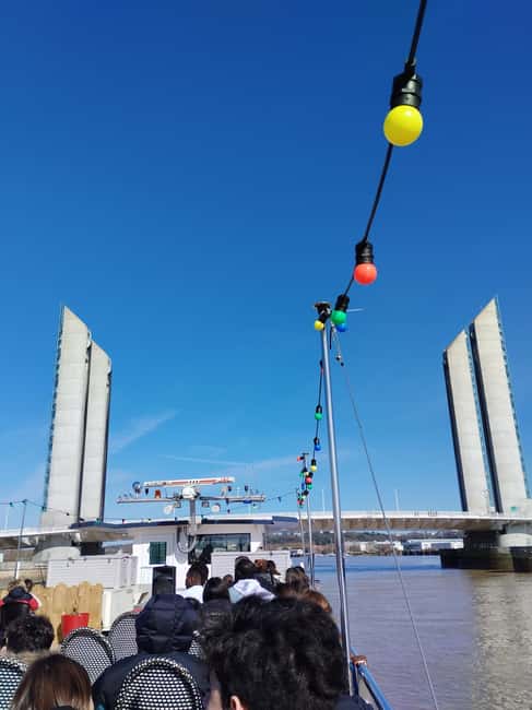 Bordeaux: Guided River Cruise - The boat experience: open-air views and live storytelling
