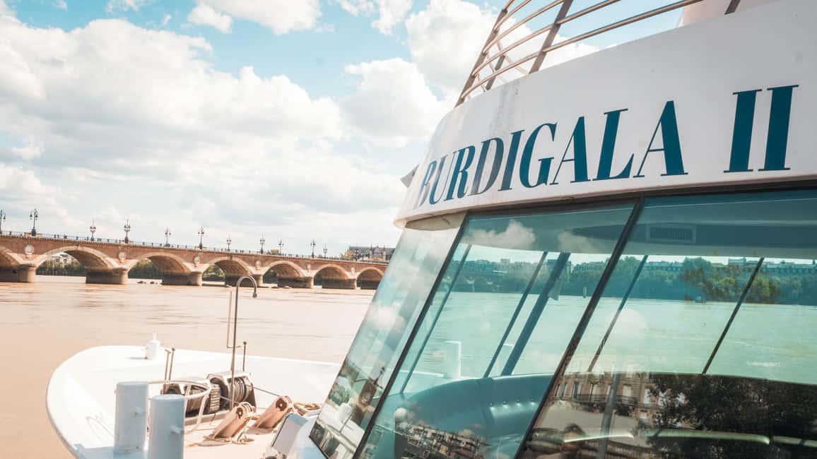 Bordeaux: Guided Wine and Canelé Discovery Cruise - Accessibility and who this tour suits best