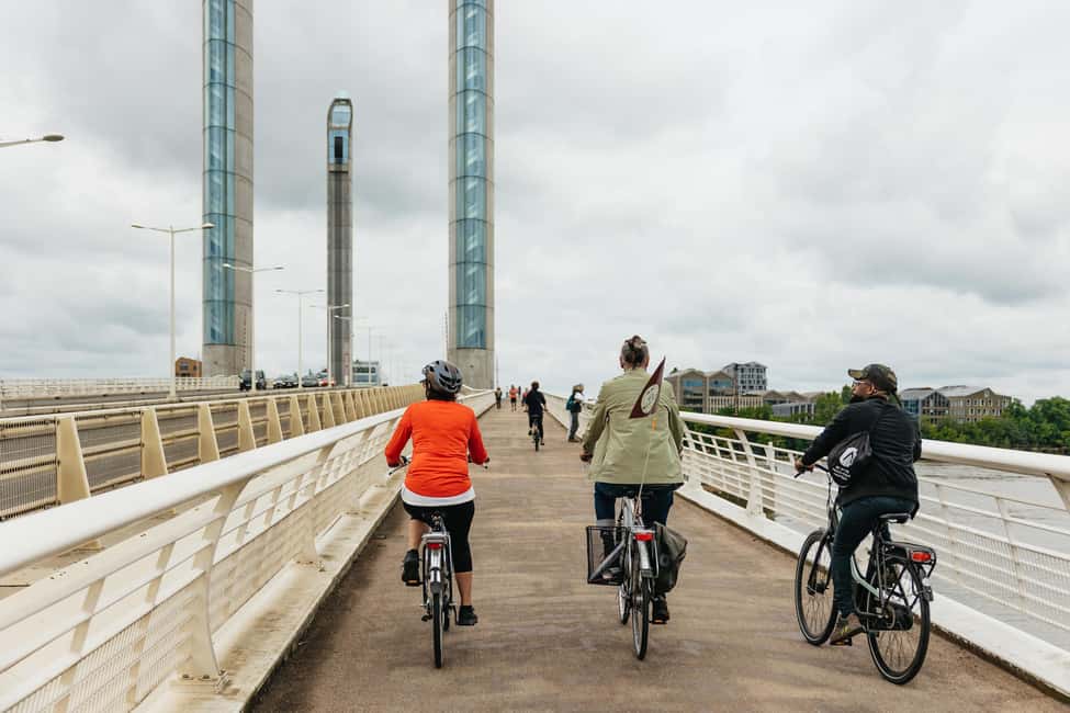 Bordeaux: Historic Center & Chartrons District Bike Tour - The ride setup: Dutch bikes, helmets, and e-bike option