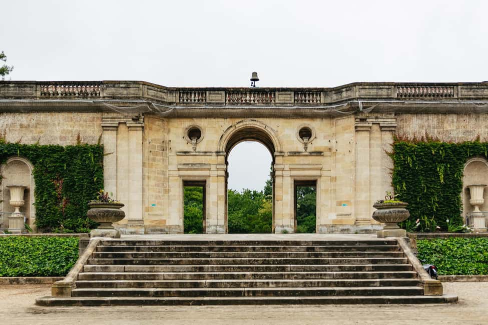 Bordeaux: Historic Center & Chartrons District Bike Tour - Stop-by-stop: from ancient traces to Bordeaux’s big church moments