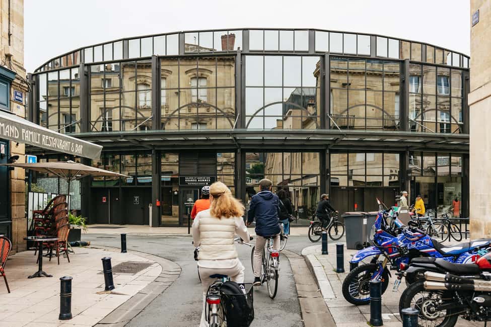 Bordeaux: Historic Center & Chartrons District Bike Tour - Chartrons: the district stop that turns the tour from sights into feel