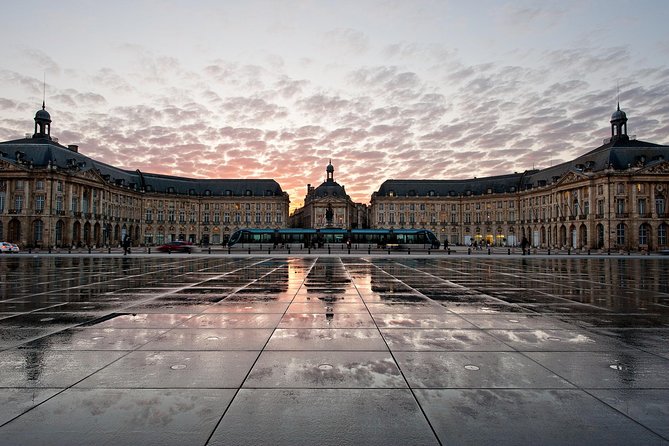 Bordeaux historical walking tour - Starting at St. Andre Cathedral and City Hall