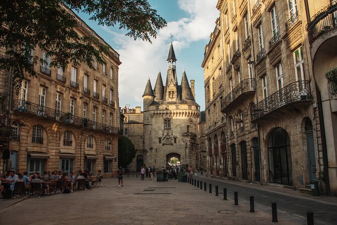 Bordeaux Old Town Food and Wine Tour - The Cinéma Utopia to wine-shop segment: a 1 km walk with built-in breathing room