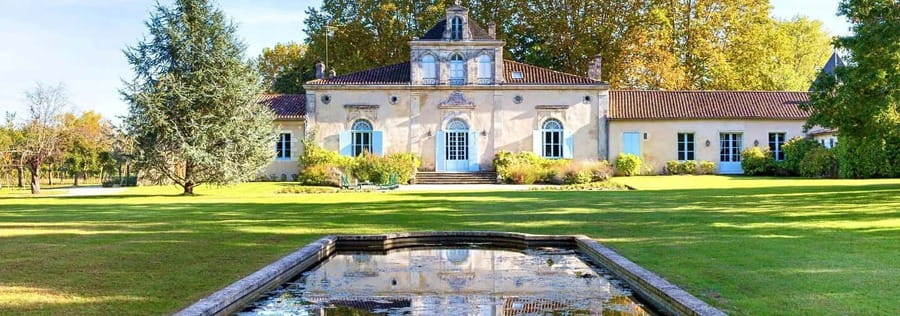 Bordeaux: Saint-Emilion and Medoc Full-Day Wine Experience - Small-group comfort in the air-conditioned minivan