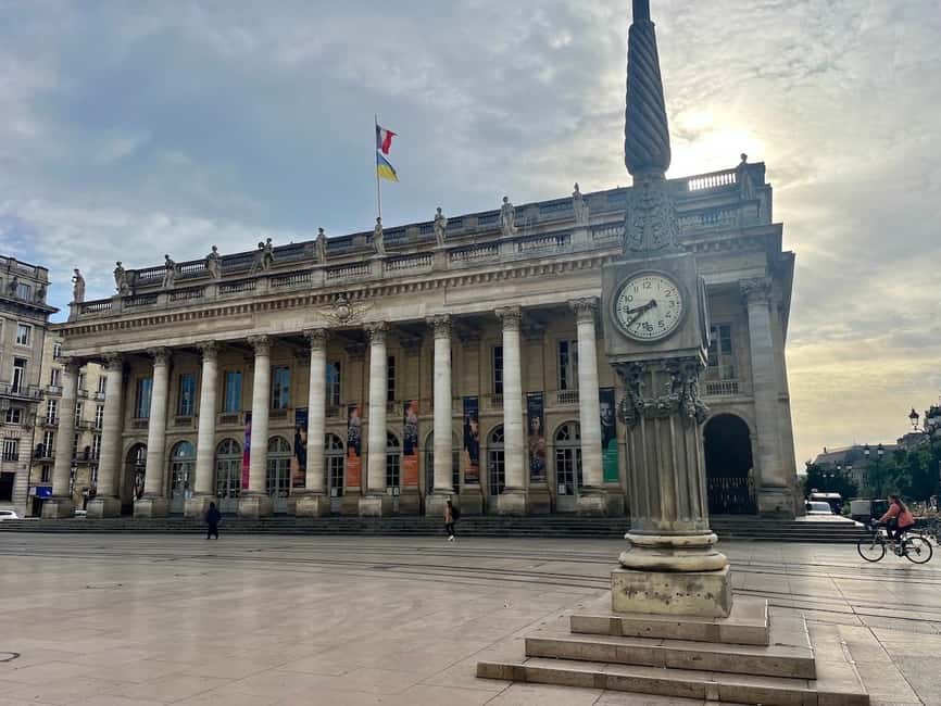 Bordeaux: Small group - Guided Walking Tour - Hotel de Ville and the Rhythm of Bordeaux Squares