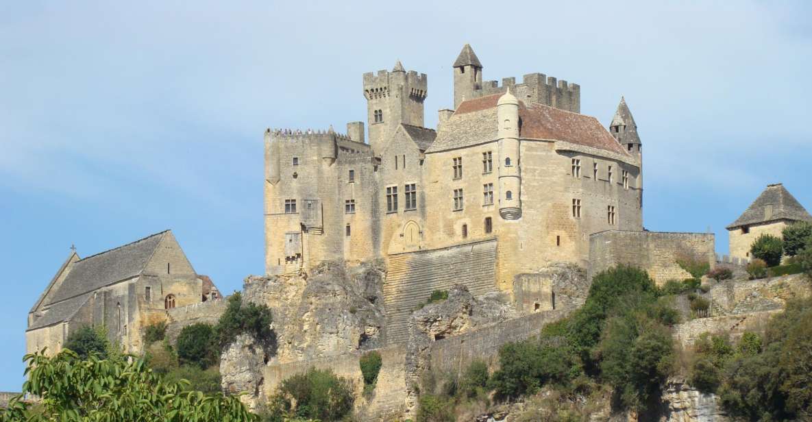 Bordeaux to Dordogne: Castles & Villages Private Tour - La Roque-Gageac beside the Dordogne River