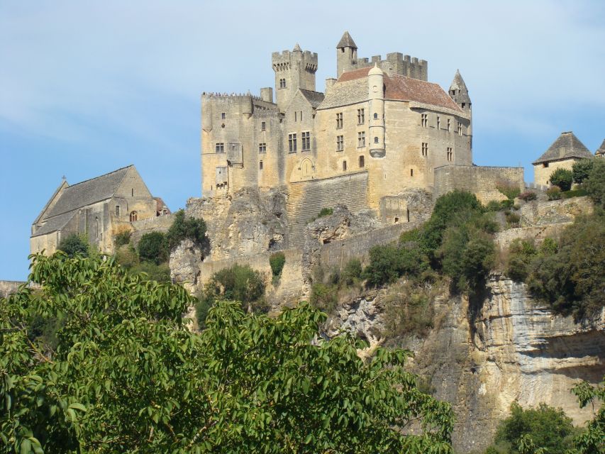 Bordeaux to Dordogne: Castles & Villages Private Tour - Optional castles, caves, and gardens