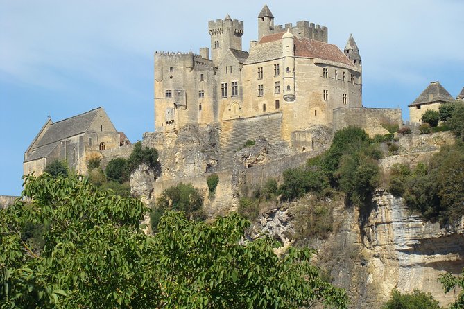 Bordeaux to Dordogne - Private Tour: Fortified Castles and Medieval Villages - Sarlat: Two Hours Among Stone Streets and Market Food