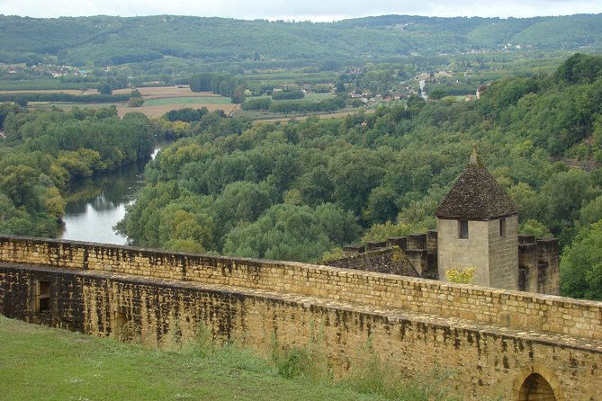 Bordeaux to Lascaux and Dordogne Valley Private Sightseeing Tour - Les Eyzies and a flexible lunch stop