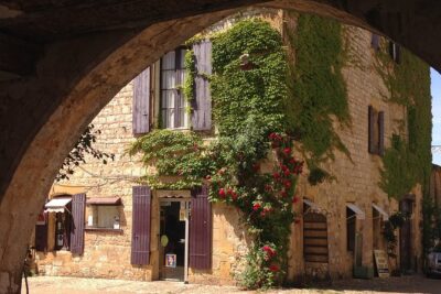 Bordeaux to Lascaux and Dordogne Valley Private Sightseeing Tour - Lascaux IV and the famous painted cave