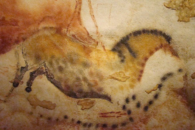 Bordeaux to Lascaux and Dordogne Valley Private Sightseeing Tour - The guide can make or break a long day