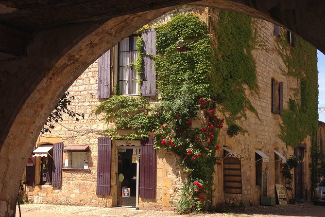 Bordeaux to Lascaux and Dordogne Valley Private Sightseeing Tour - Lascaux IV and the famous painted cave