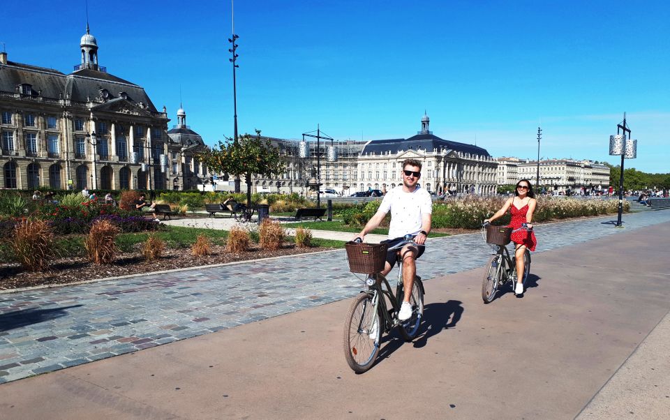 Bordeaux: Top Landmarks & Historic Bike Tour - Bordeaux Cathedral, Miroir d’eau, and the Porte Cailhau Finish
