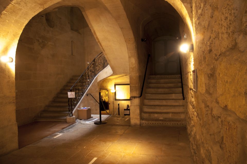 Bordeaux: Wine and Trade Museum Entry Ticket & Wine Tasting - Entering the Musée du Vin et du Négoce: your pace in a merchant’s house