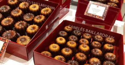 Bordeaux: Wine, Sweet and Savory Food Walking Tour - Seeing old Bordeaux and the newer city