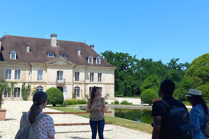 Bordeaux wine tour off the beaten path (red & white wines) - The 30-minute transfer between estates
