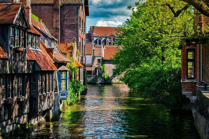 Bruges Guided or Audio Trip with Canal Cruise Option from Paris - Free Time in Bruges: Chocolate, Lace, Lunch, and a Realistic Pace