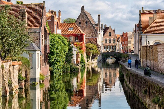 Bruges Small-group Full-day trip by Minivan from Paris - Arriving in Bruges: The Walk Starts on the Markt Square