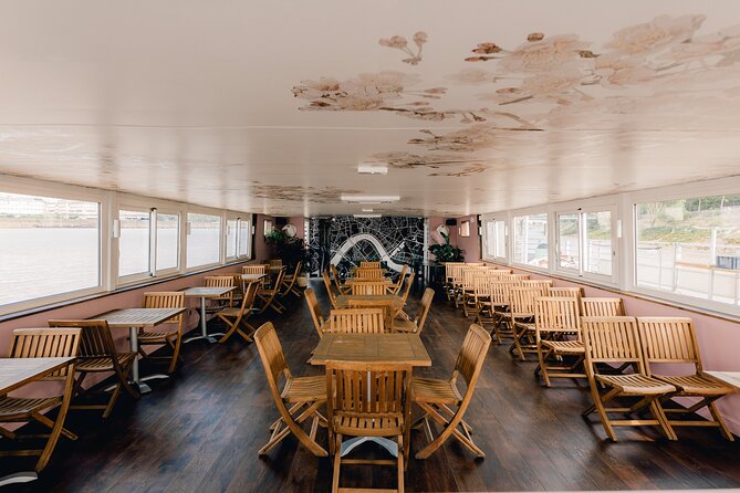 Brunch and cruise on the Garonne in Bordeaux - Cité du Vin and Bordeaux’s wine identity