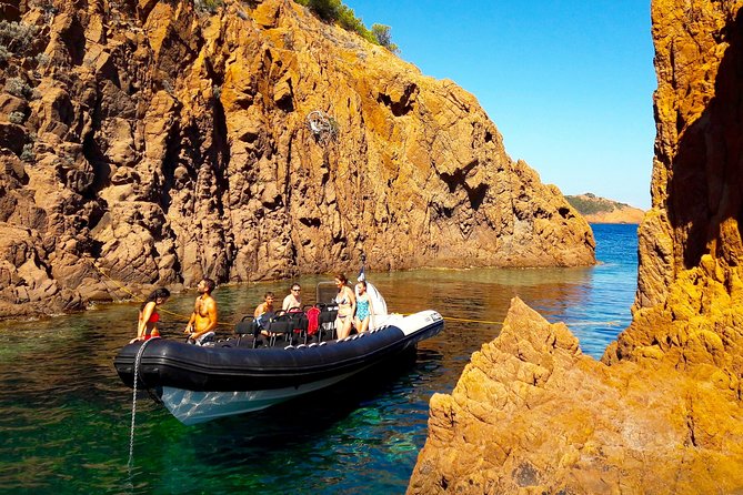 Calanques de l'Estérel - Departure from AGAY - The swimming stop: snorkeling equipment and the onboard drinks moment