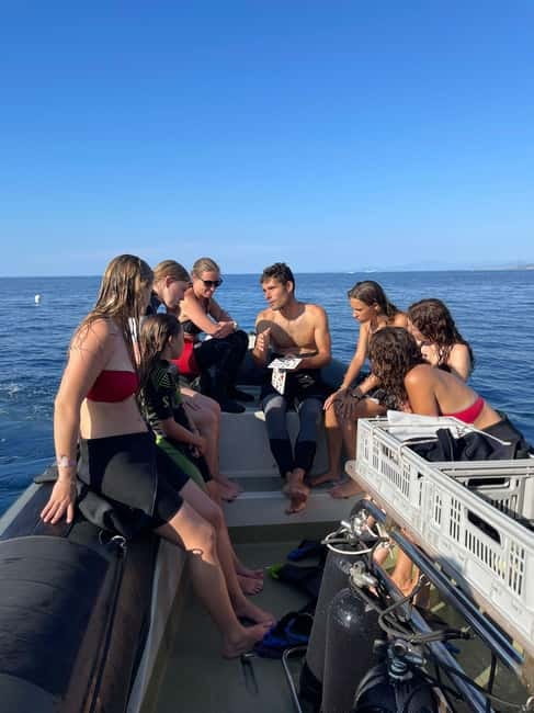 Calvi : Sortie snorkeling en bateau en bordure de réserve - If You’re Curious About Scuba Tanks: How This Trip Handles It