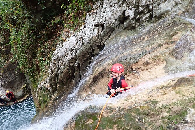 Canyoning discovery in the Vercors - Grenoble - Guide quality in the small details: Vincent’s coaching style