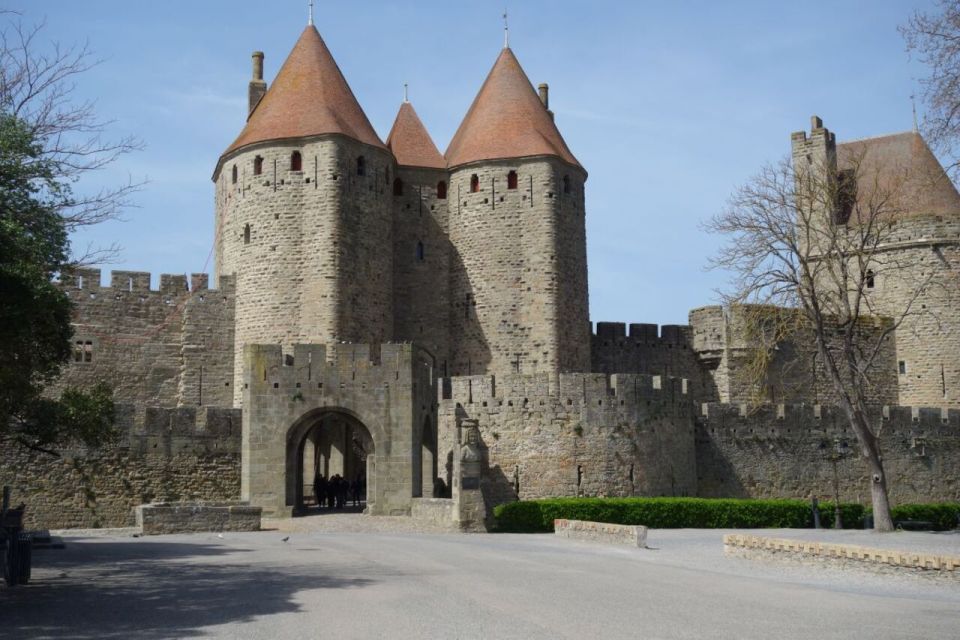 Carcassonne: Medieval Builder-Themed City Tour with a Guide - A 13th-century builder story, not a lecture