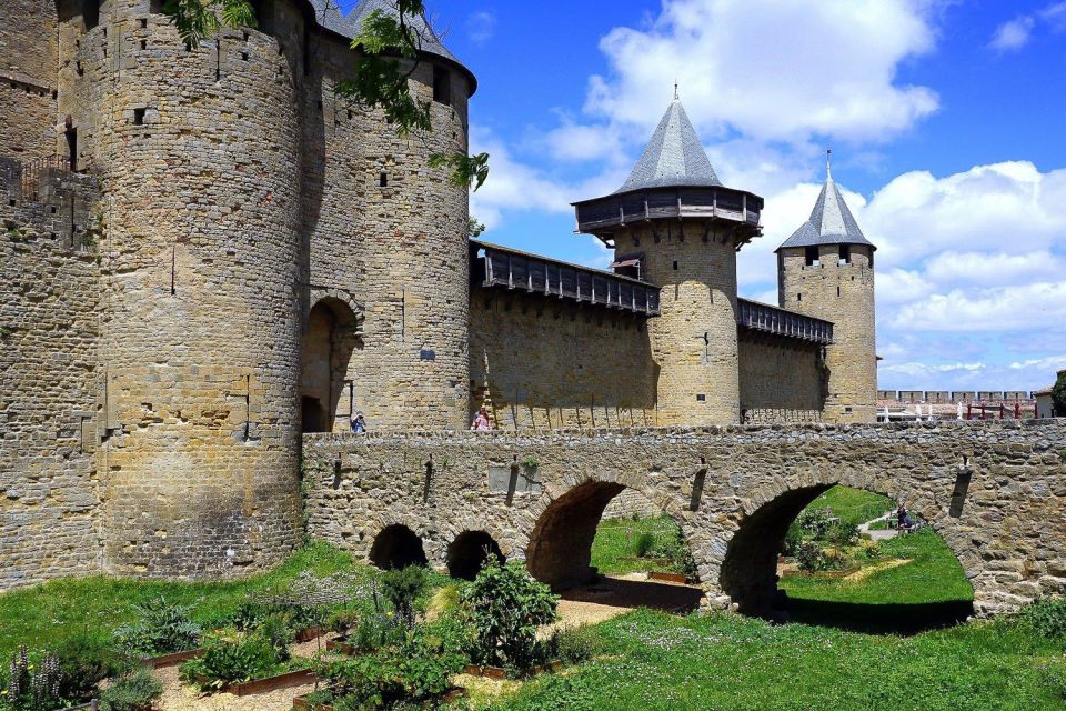 Carcassonne: Private Guided Tour of the Medieval Fortress - Carcassonne’s fortified streets, with a real guide’s story