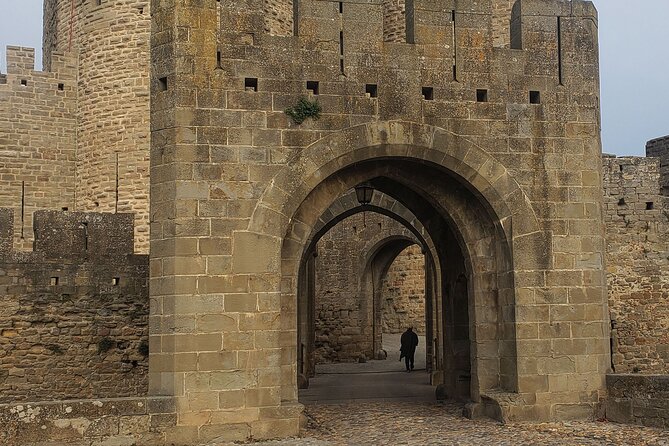 Carcassonne 's Medieval Walls: A Self-Guided Tour - Where the story begins: Lady Carcas and your orientation
