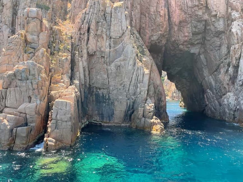 Cargèse: Calanques of Piana on a family boat - The boat setup: comfort you’ll actually notice with kids