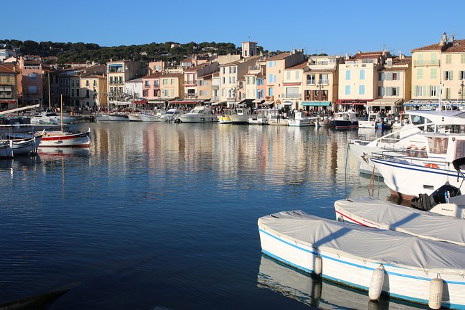 Cassis ancient fishing port, Calanques & spectacular Cap Canaille private tour - A 45-minute taste of Cassis wine