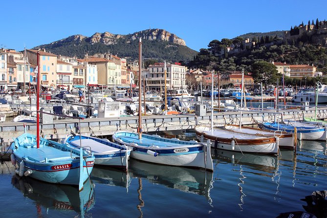 Cassis ancient fishing port, Calanques & spectacular Cap Canaille private tour - Two hours around the old port of Cassis