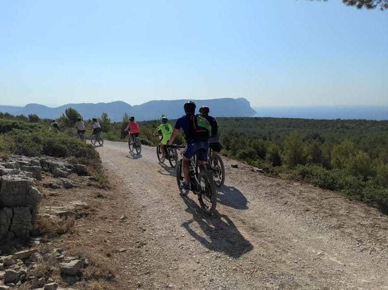 Cassis: Calanques and Viewpoints Tour by Mountain E-Bike - The start: Cassis village to a vineyard path out of town