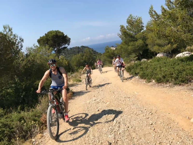 Cassis: Calanques and Viewpoints Tour by Mountain E-Bike - The ride back through Cassis beaches: end your loop where you started