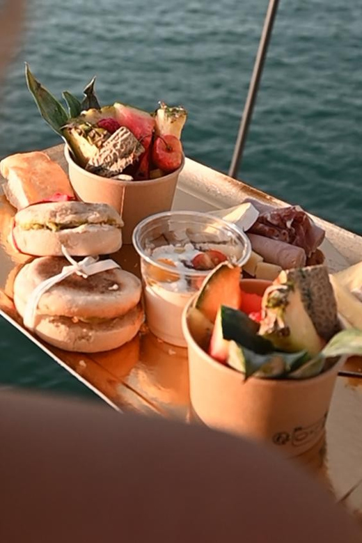 Catamaran Lucile | Sunday brunch - Getting on the Boat: Timing and Where to Meet